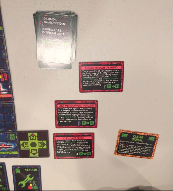 The Transmission Deck (green) controls the length of the game: you can 7 turns (7 transmissions) to get the 3 missions (in red) done.